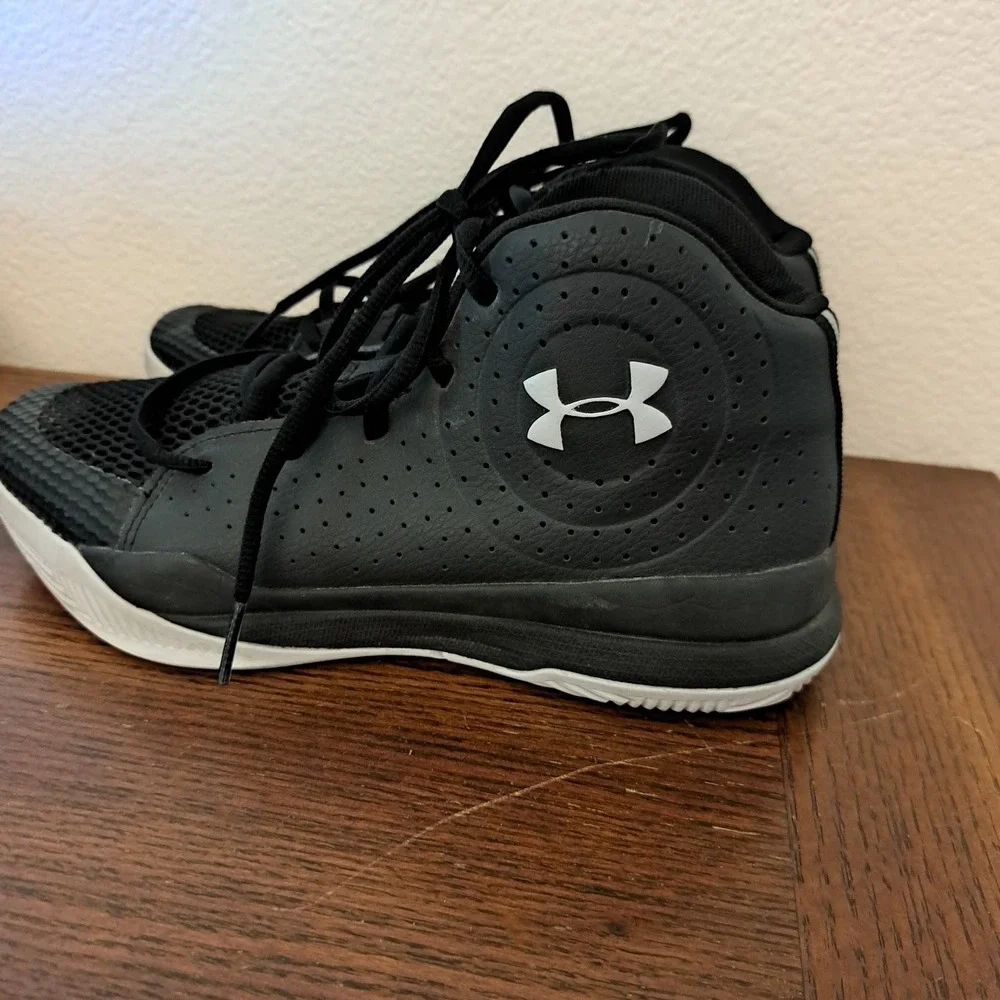 Under Armour Jet 2019 Kids Basketball Shoes Black White 3022121-001 Size 5Y